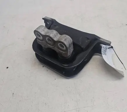 Engine mount bracket