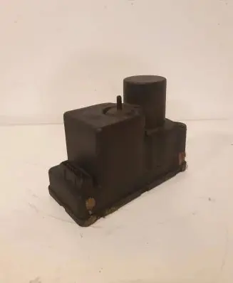 Audi 80 90 S2 B4 Central locking vacuum pump 443862257H