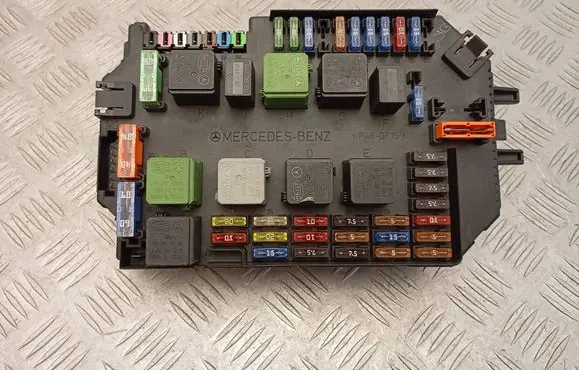 Mercedes-Benz S W221 Fuse module A2219067200 A2219063600 10024618