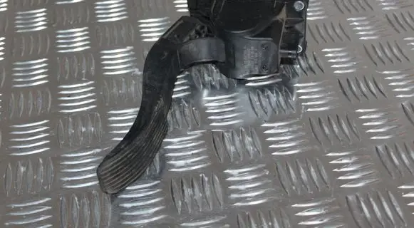 Mercedes-Benz Sprinter W906 Accelerator throttle pedal A9063000404 0280755023