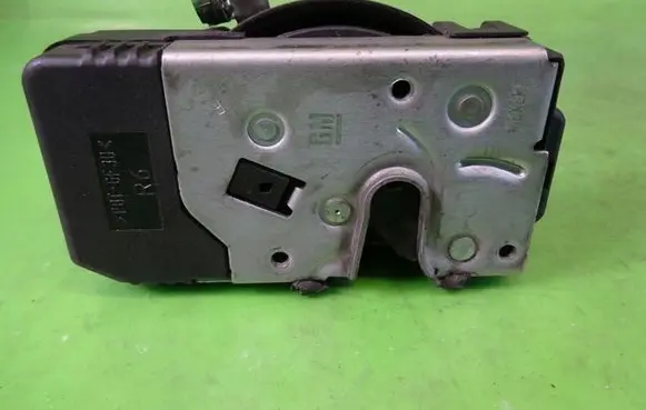 Opel Zafira A Front door lock 24444016