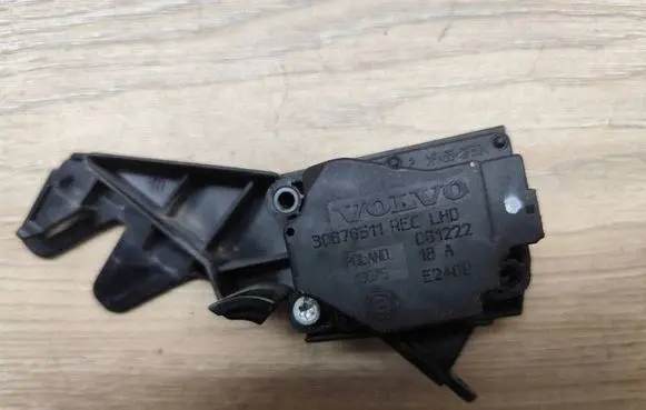 Volvo V70 Air flap motor/actuator 30676511 061222 F7406