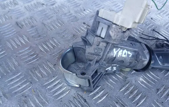 Toyota Yaris Ignition lock 450200D04