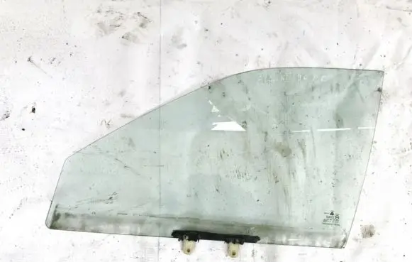 Hyundai Accent Front door window glass four-door