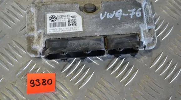 Volkswagen Golf VI Engine control unit/module 03C906024CK