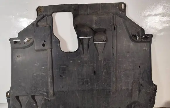 Ford Kuga I Engine splash shield/under tray 8V416P013AD