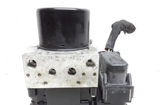 Volvo V70 ABS Pump 30681619 P30681619 8G9N2C405AC