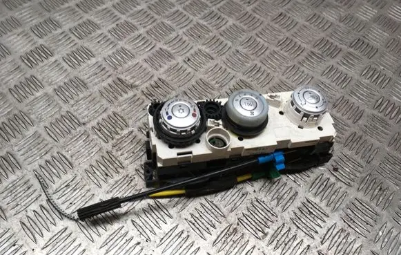 Mitsubishi Colt Climate control unit 69667301 69657032