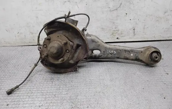 Rear wheel hub spindle/knuckle