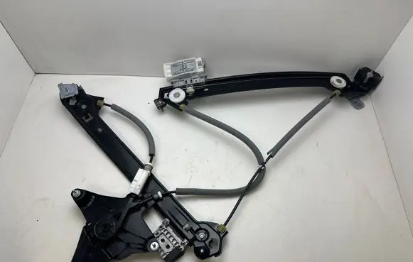 Ford Mustang VI Front door window regulator with motor C22247104