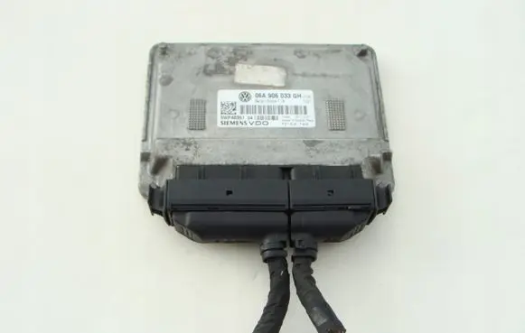 Volkswagen Golf V Engine control unit/module 06A906033GH
