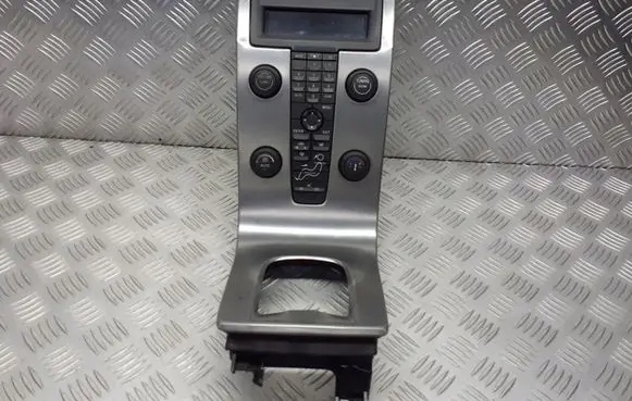 Volvo V50 Radio/GPS head unit trim 