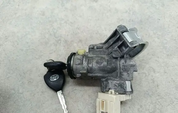 Toyota Yaris Ignition lock 450200D04