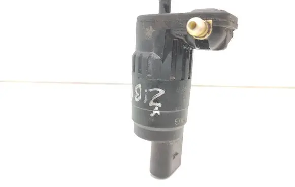 Volkswagen Golf VII Headlight washer pump 1K6955651 529039209
