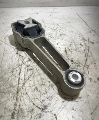 Volvo XC60 Engine mount bracket 30793322