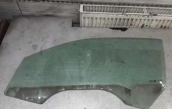 Fiat Idea Front door window glass four-door
