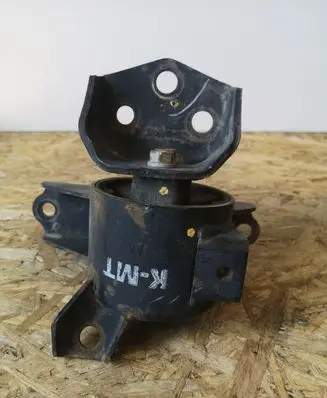 Hyundai i20 (PB PBT) Engine mount bracket 090509