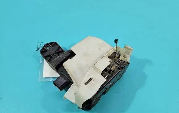 Volkswagen PASSAT B5.5 Front door lock 3B0837867 IMPRK1496584