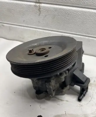 Mercedes-Benz E W210 Power steering pump 6042360010