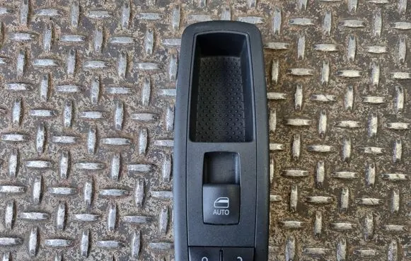 Dodge Durango III Electric window control switch 68290692AB