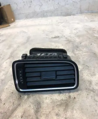 Volkswagen Jetta VI Dashboard side air vent grill/cover trim 5c6819704