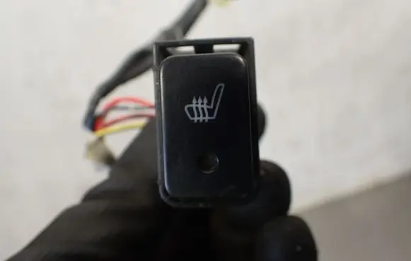 Suzuki Grand Vitara II Seat heating switch 