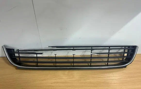 Volkswagen Golf Plus Front bumper lower grill 5M0853677C