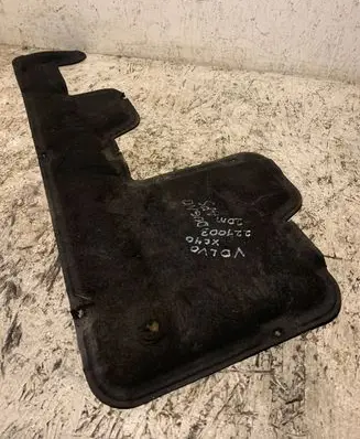 Volvo XC40 Heat shield in engine bay 