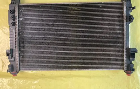 Mercedes-Benz B W245 Coolant radiator A1695001703 A1695002904