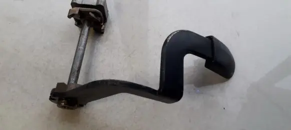 Ford Focus C-MAX Engine bonnet (hood) release handle 0000137666