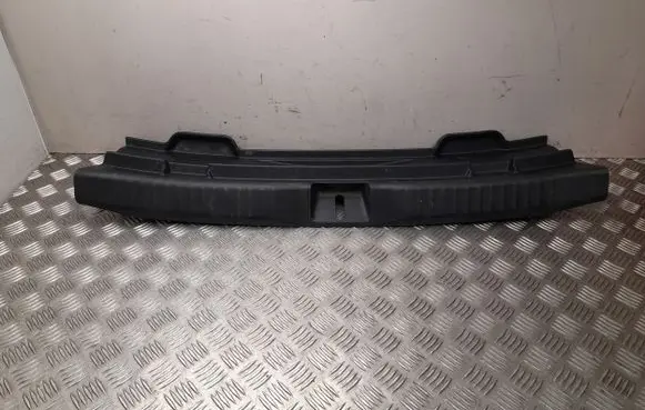 Trunk/boot sill cover protection