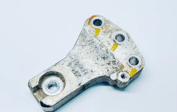 Suzuki SX4 S-Cross Engine mounting bracket 1161064R00