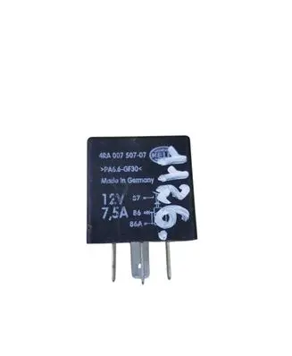 Volkswagen PASSAT B5 Other relay 4RA00750707