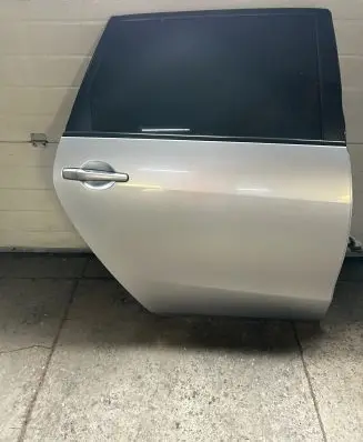 Mitsubishi Grandis Rear door