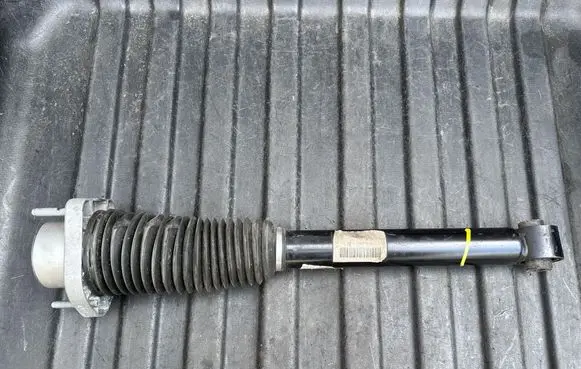Land Rover Discovery 5 Rear shock absorber/damper HY3218W002BA