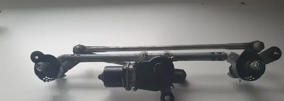 Nissan X-Trail T32 Wiper motor 7105C003