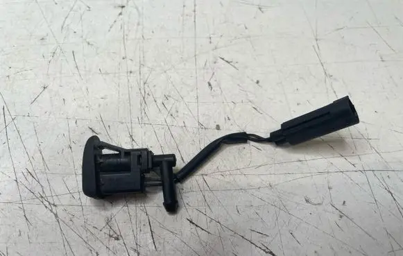 BMW X3 E83 Windshield washer spray nozzle 7110851