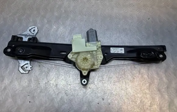 Nissan Qashqai Front door window regulator with motor C17310103