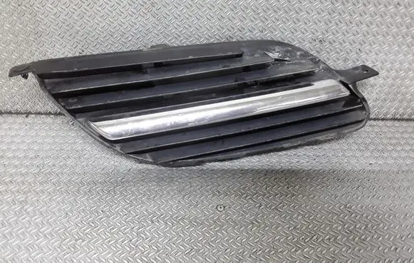 Nissan Almera Tino Front bumper upper radiator grill 9381M020