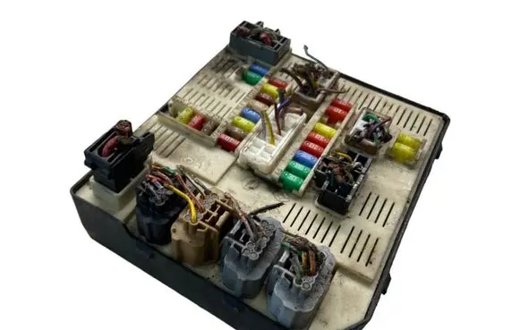 Renault Scenic III - Grand scenic III Fuse module 284B68372R 765205MD10X 9639060280