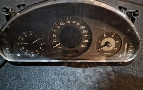 Mercedes-Benz E W211 Speedometer (instrument cluster) 88311391 110080292