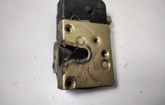 Peugeot Partner Front door lock PP302FV