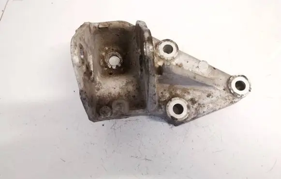 Peugeot 407 Engine mounting bracket