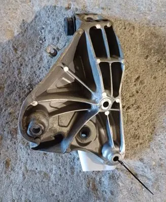 BMW X5 F15 Engine mounting bracket 67871110 6859785
