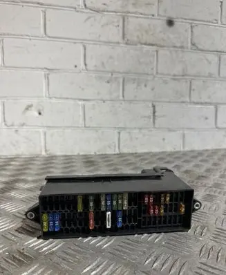 Volkswagen Golf Plus Fuse module 1T1937615B