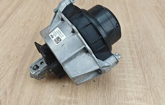 BMW 4 G22 G23 G24 G26 Engine mount vacuum valve 7582319