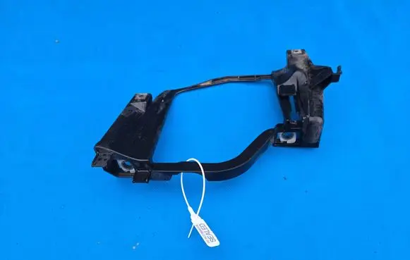 BMW 5 E60 E61 Headlight/headlamp mounting bracket 6936089