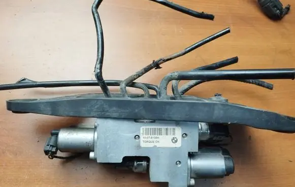 BMW X5 E70 Active stabilizer control unit 6772311