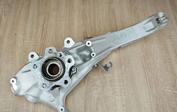 BMW X5 G05 Front wheel hub spindle knuckle 6876656 6890070