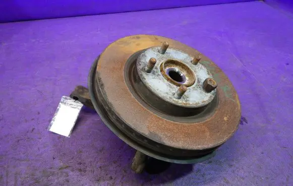 Nissan Juke I F15 Front wheel hub spindle knuckle